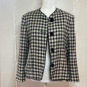 The Villager Vintage Women’s Black and White Blazer Size 8 EUC